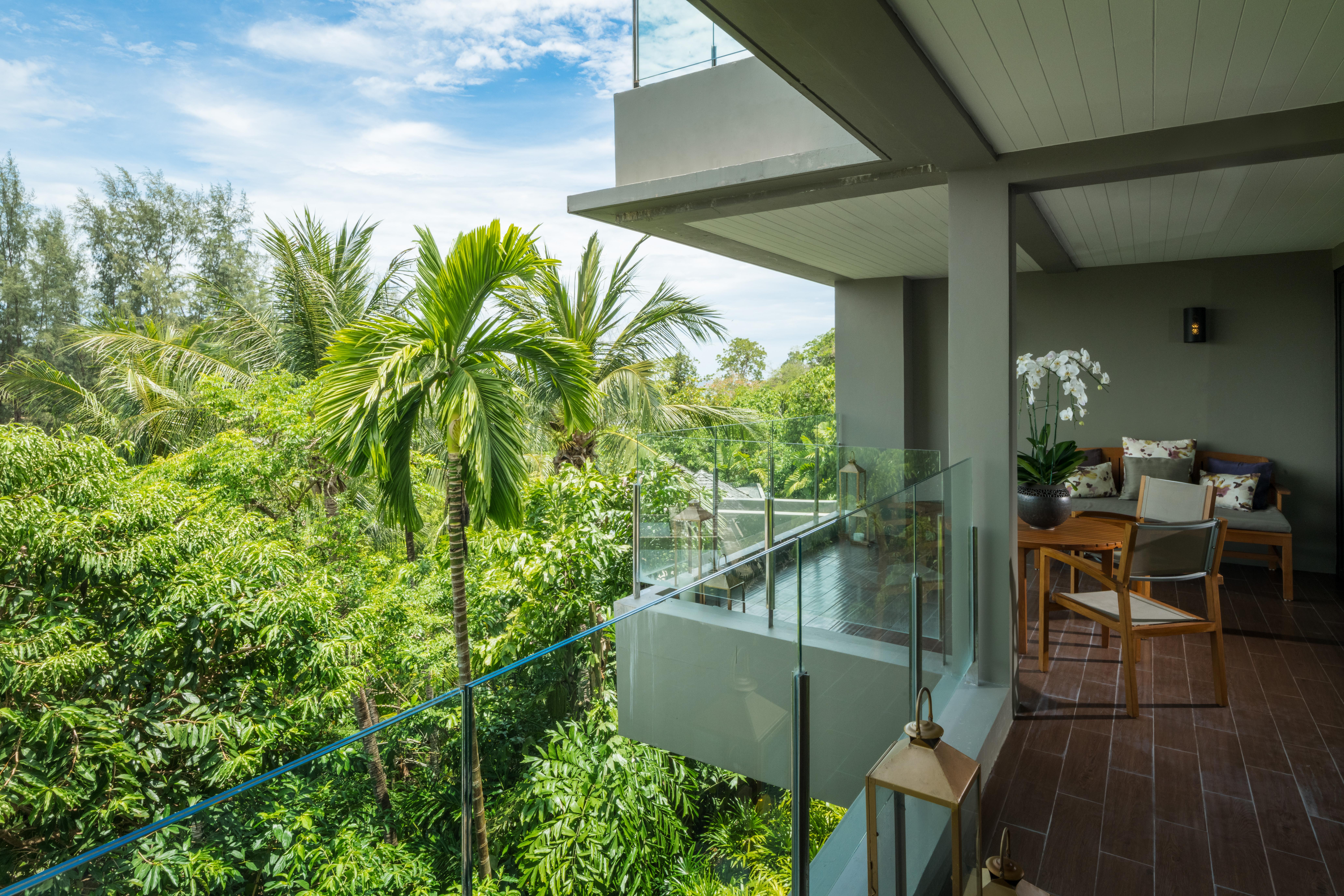 Deluxe Layan Suite