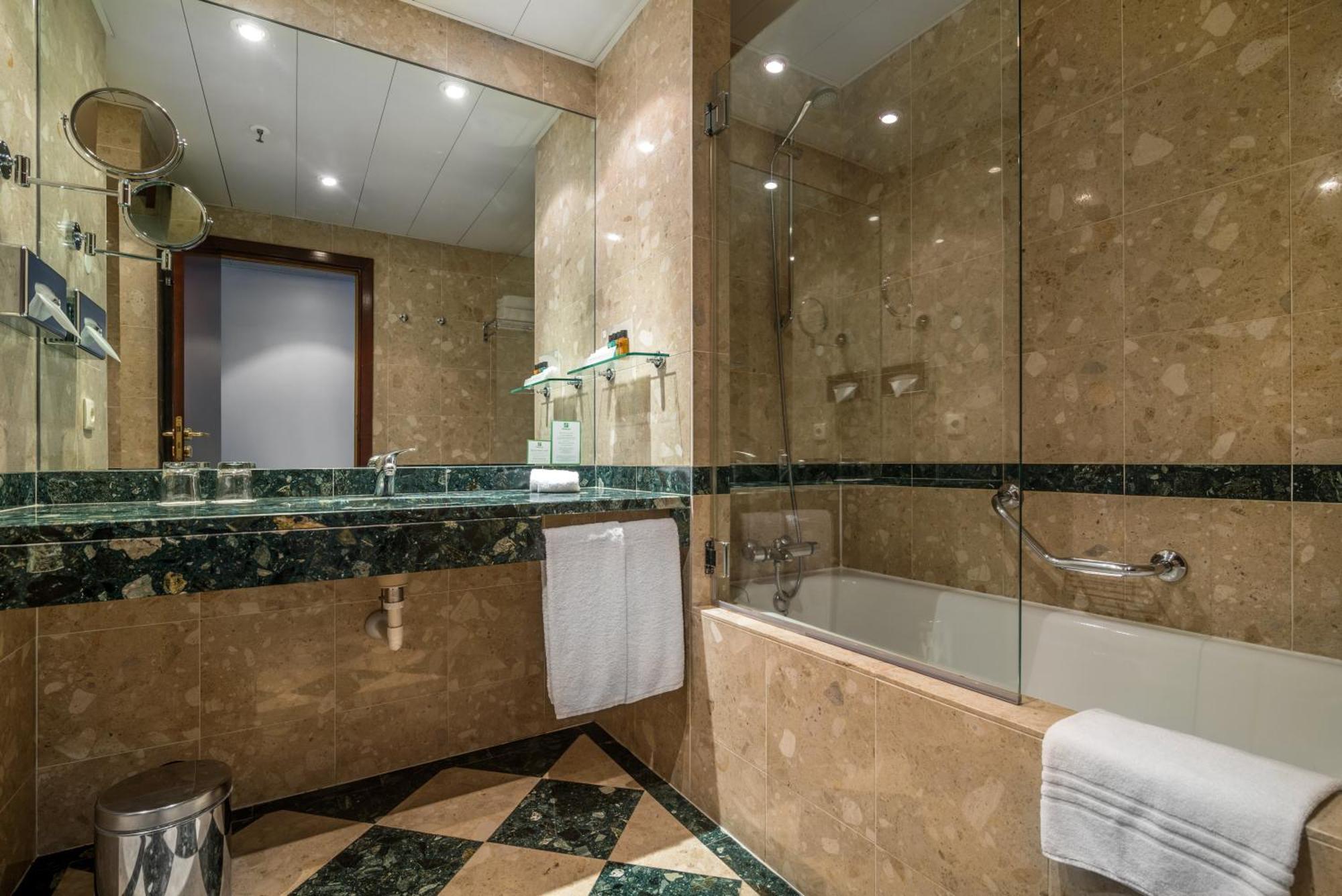 Standard Room,1274317891:JPEG