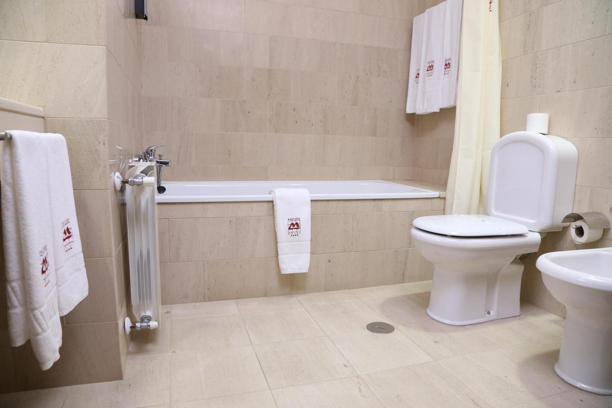 Suite,1274474818:JPEG