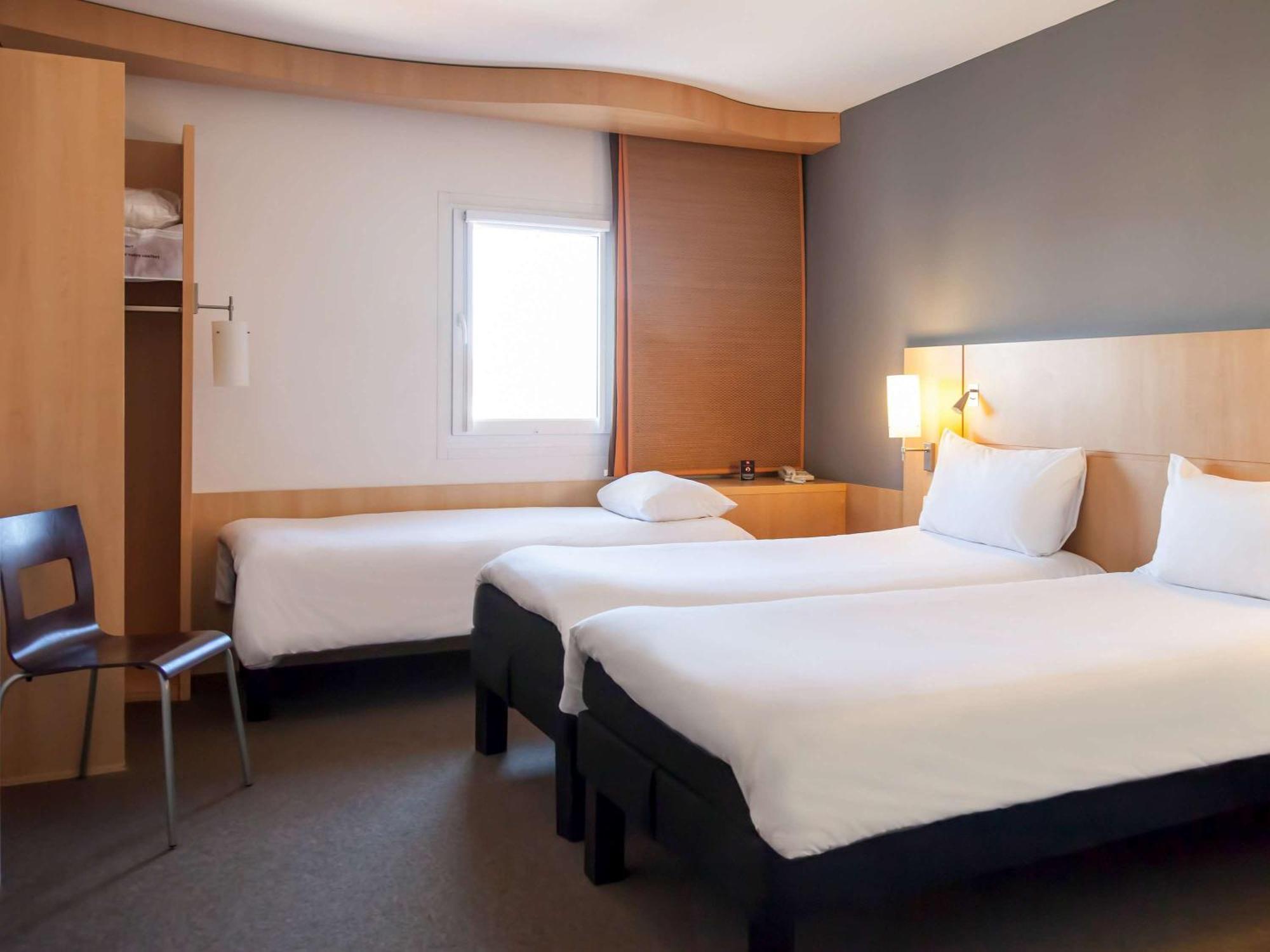 Standard Room With Three Single Beds,1188699262:JPEG