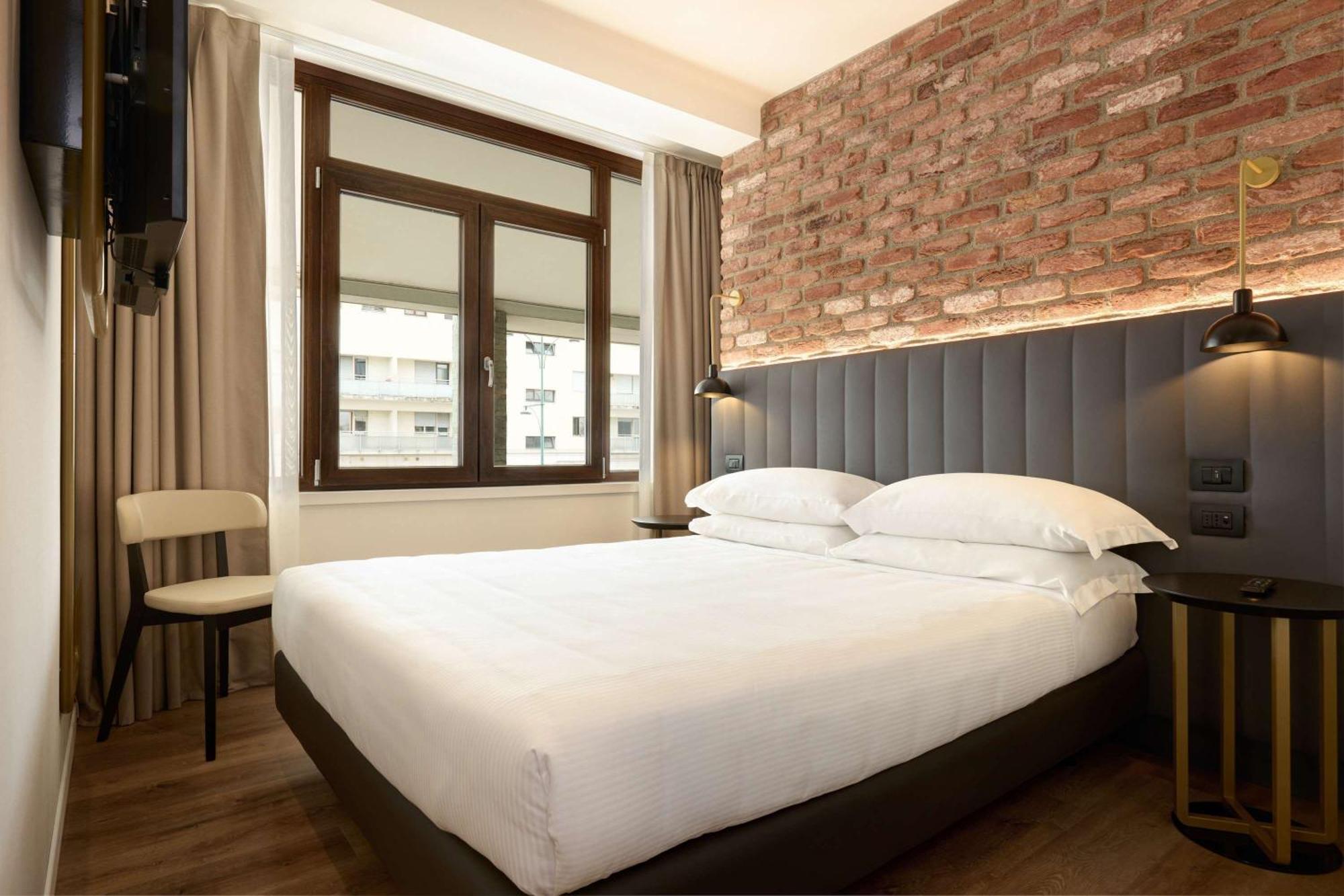 Family Room 2 Double Beds or 1 Double Bed 2 Single Beds