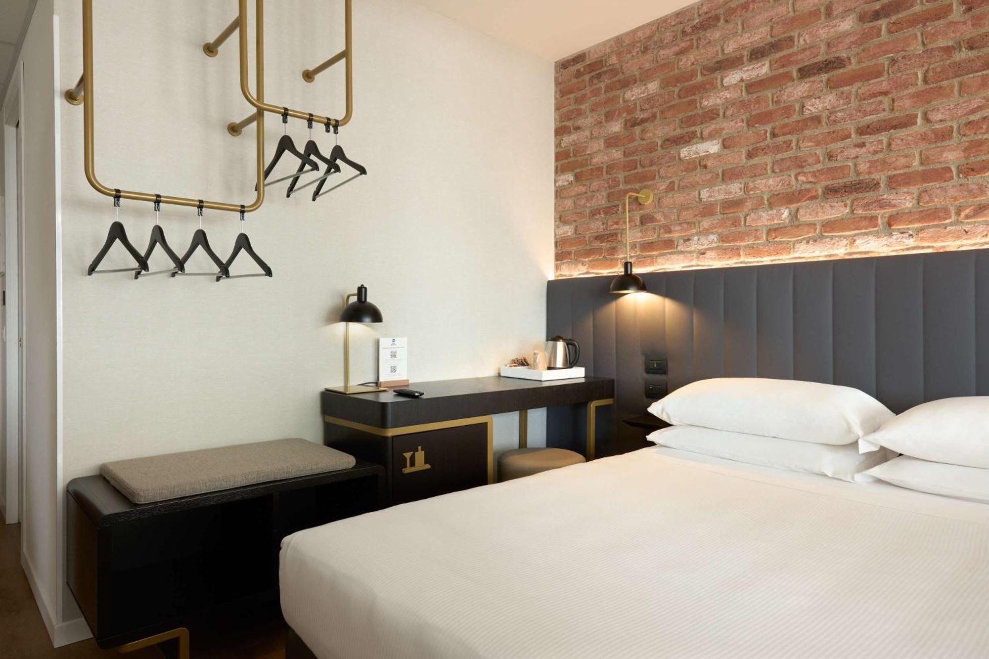 Family Room 2 Double Beds or 1 Double Bed 2 Single Beds