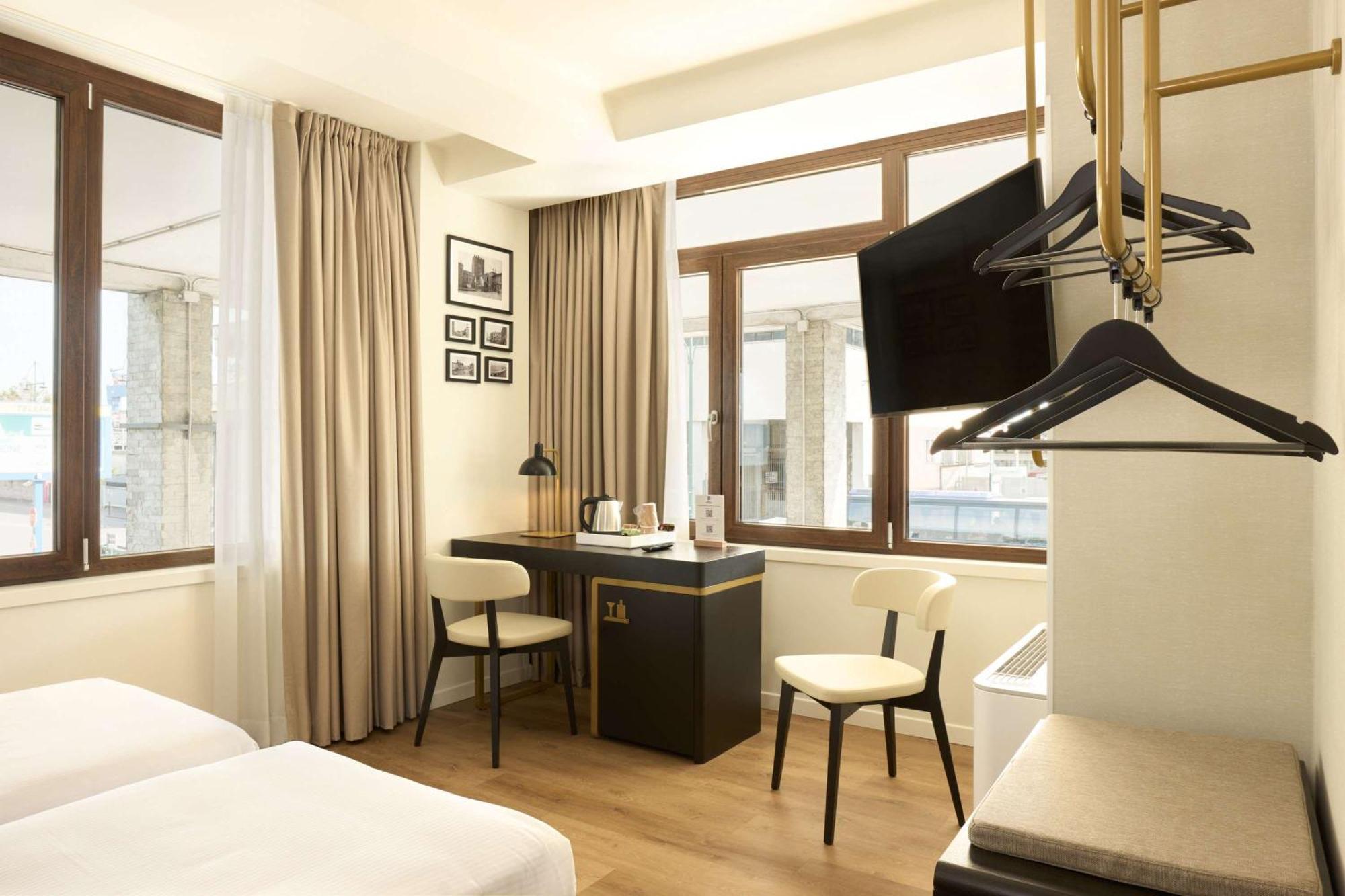 Family Room 2 Double Beds or 1 Double Bed 2 Single Beds