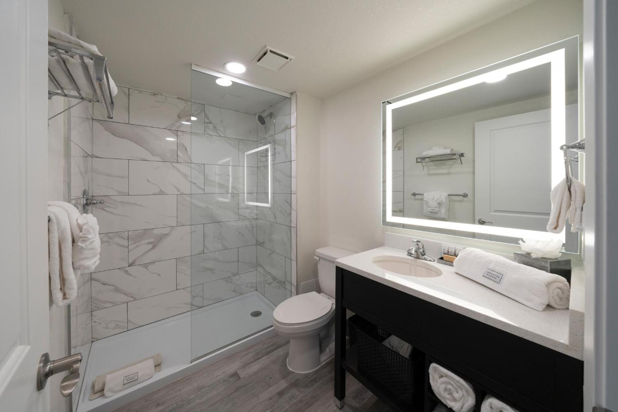 Pool Deck Two Queen Beds,1435369765:JPEG