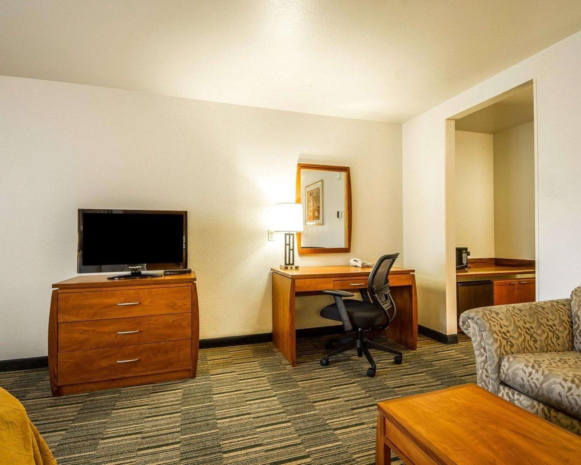 Large Queen Room with Two Queen Beds - Non-Smoking