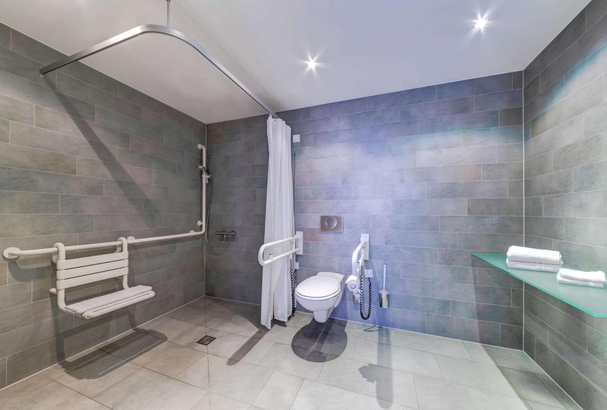 Queen Room - Accessible,1276948822:JPEG