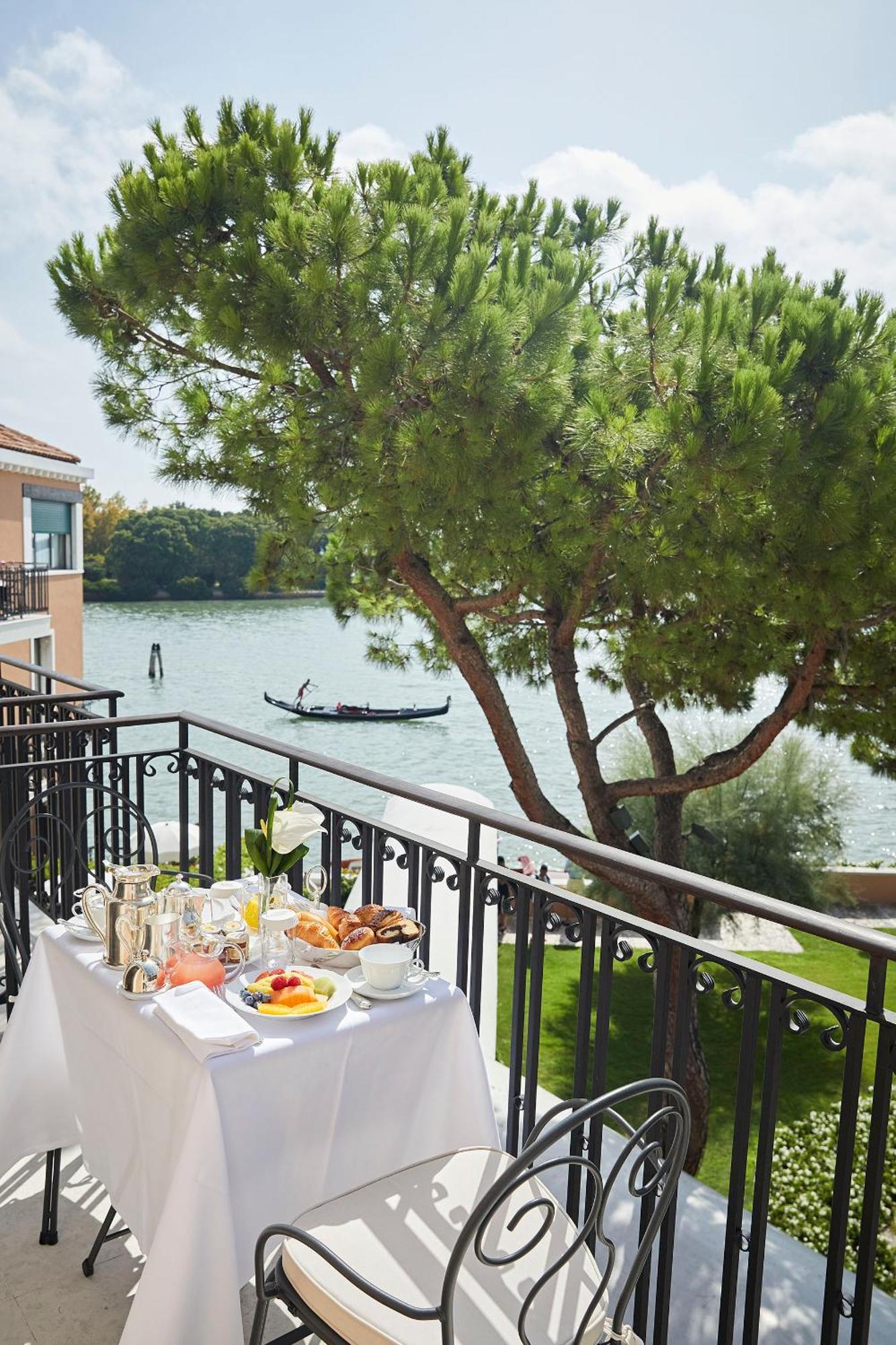 Suite mit Lagunenblick und Balkon