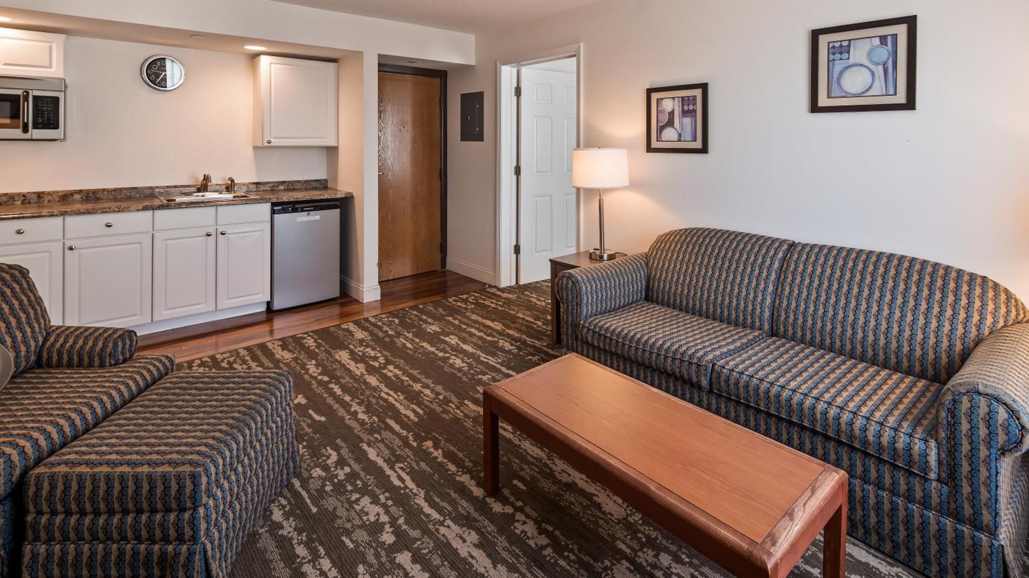 Queen Suite Sofa Bed Courtyard View Non-Smoking