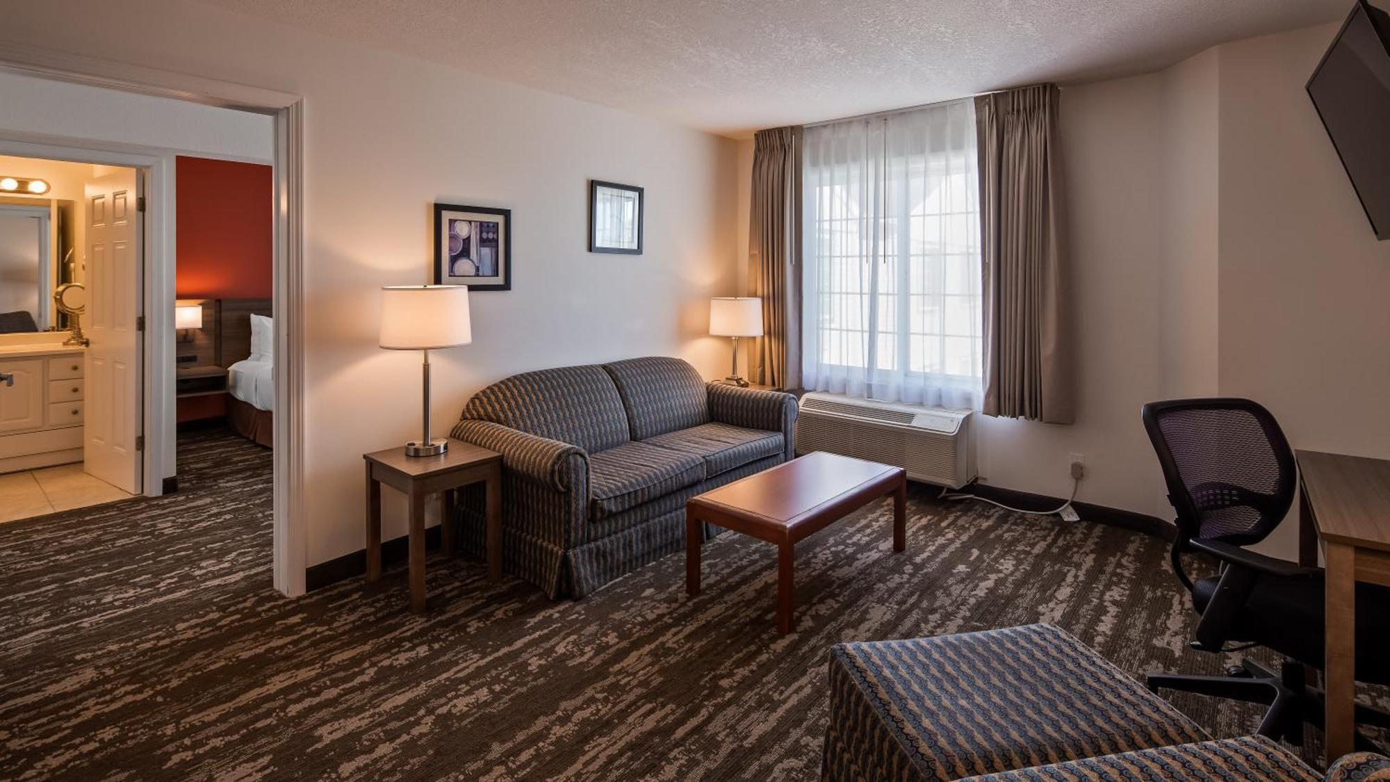 Queen Suite Sofa Bed Courtyard View Non-Smoking
