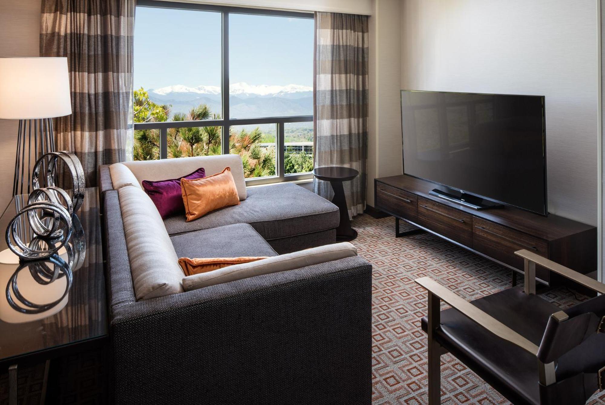 Two-Bedroom King Suite with Tub,1281832495:JPEG