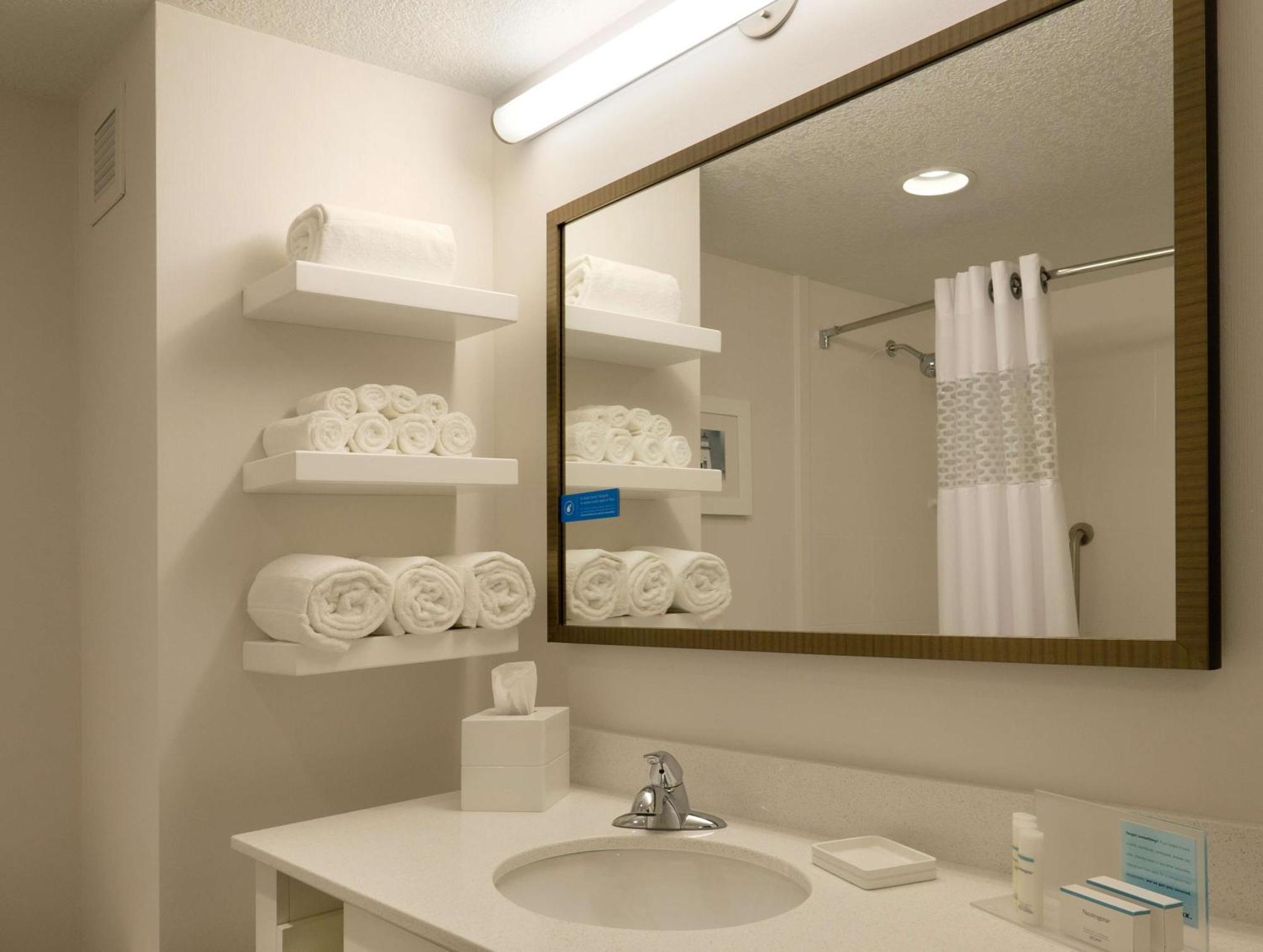 Queen Room Two Queen Beds Mobility Hearing Access or Non-Smoking
