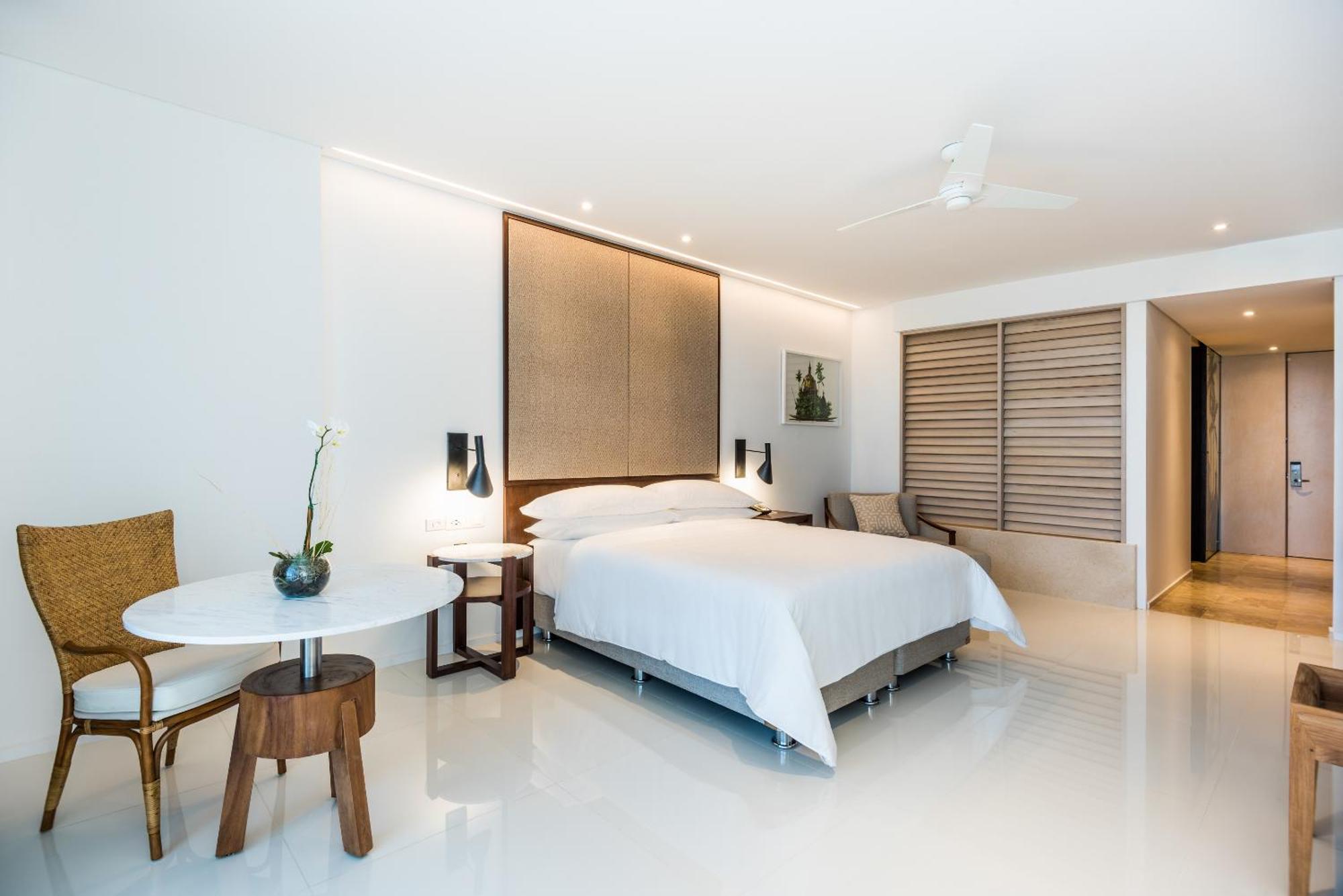 Junior Suite Tropical View King Bed