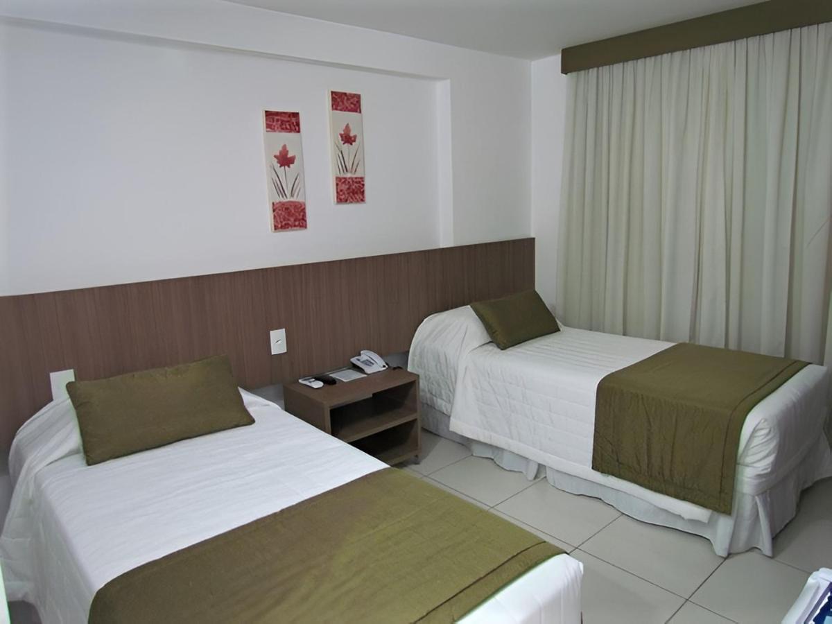 Quarto com 2 Camas de Solteiro