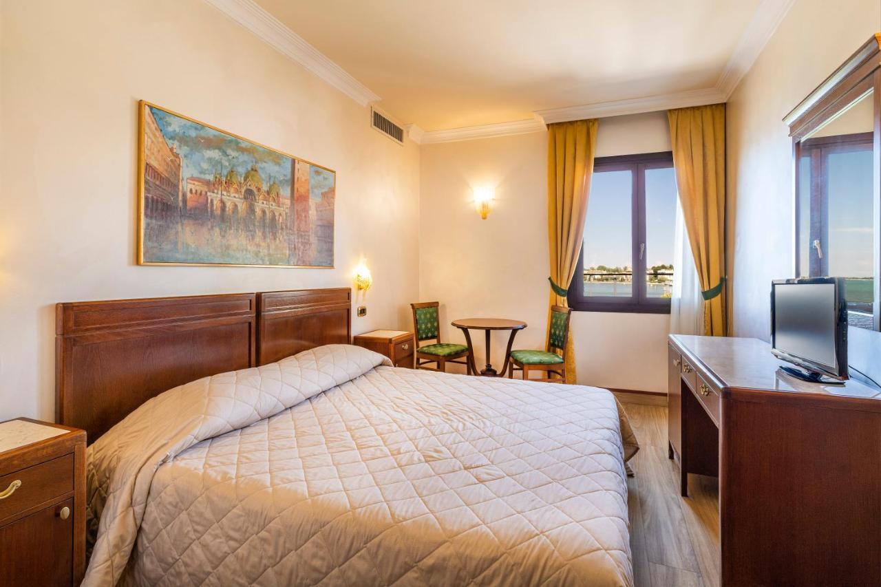 Chambre Double - Vue Latérale sur Lagune
