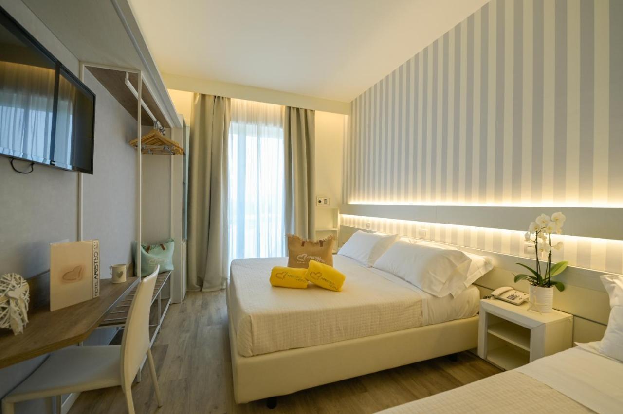 Riviera Room Lateral Sea View