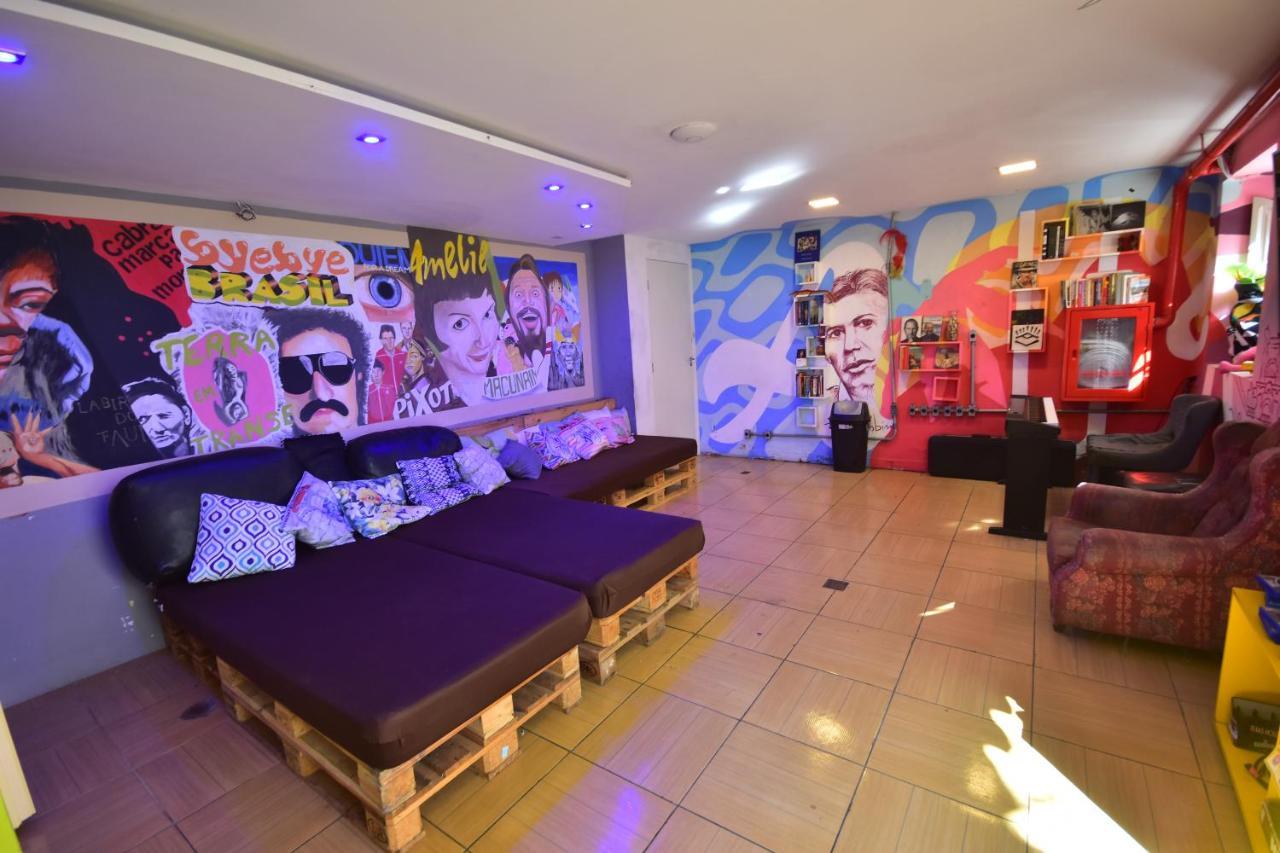 Quarto com Cama de Casal ou 2 de Solteiro e Banheiro