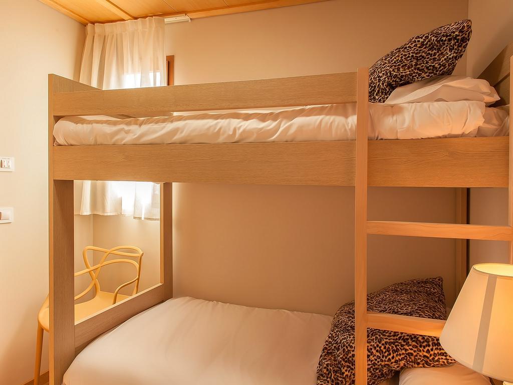 Family bungalow (2 Adults + 3 Children) with Access to Terra Natura Park