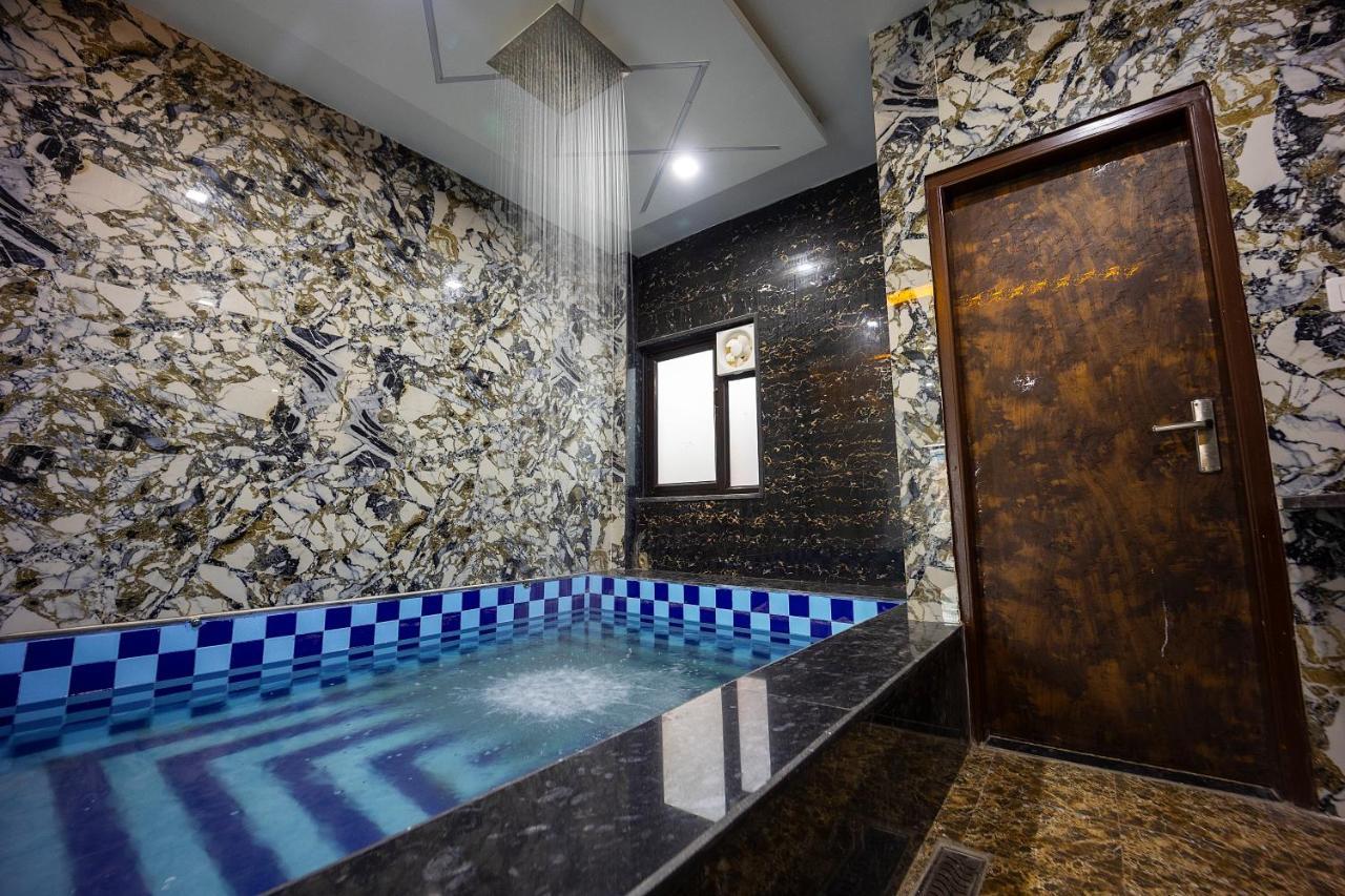 Suite with Private Pool,1307741251:JPEG