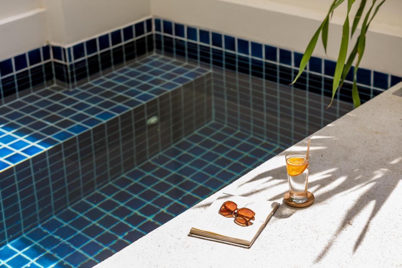 Suite Lit King-Size avec Petite Piscine