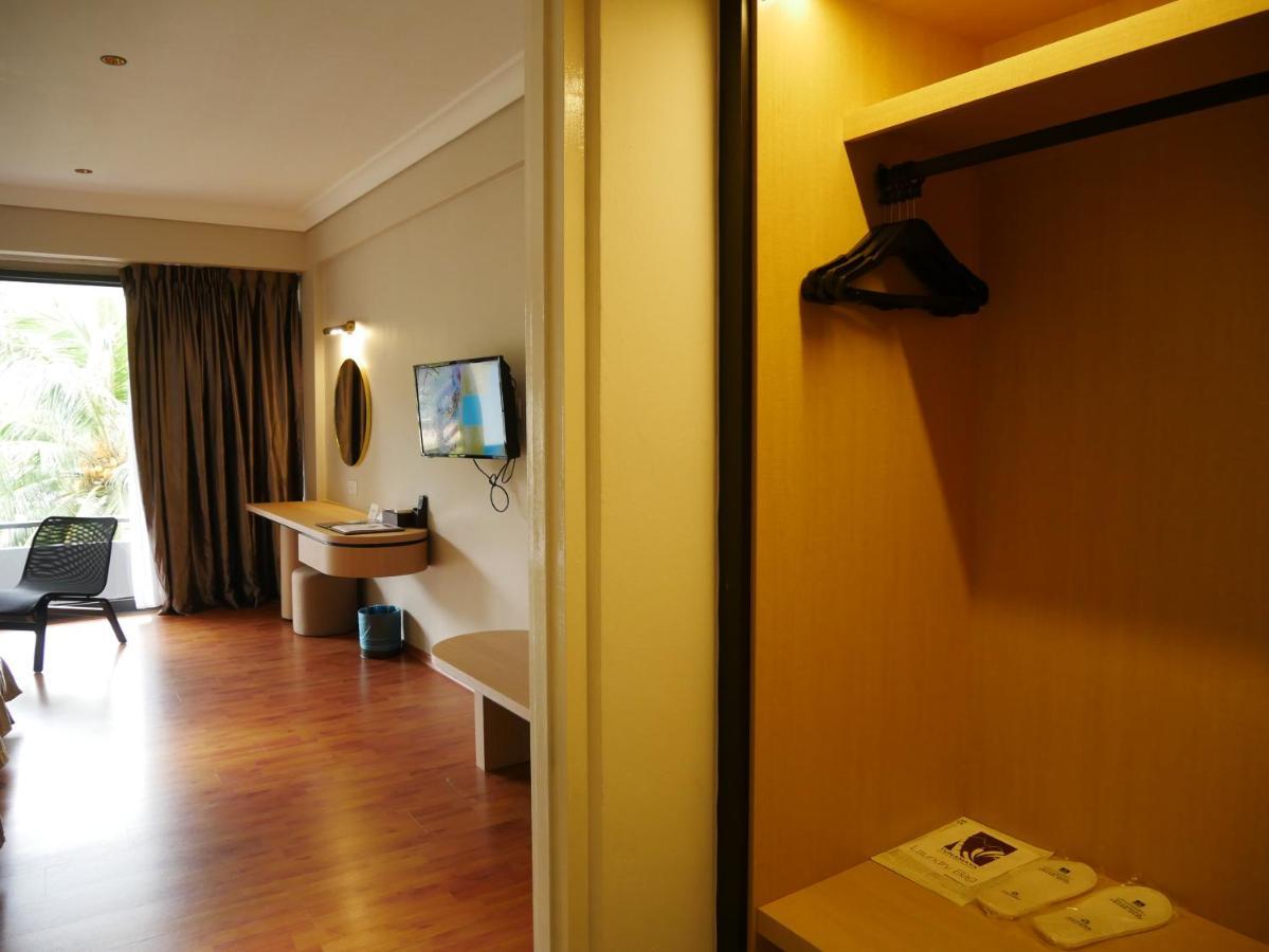 Standard Triple Room with Sea View