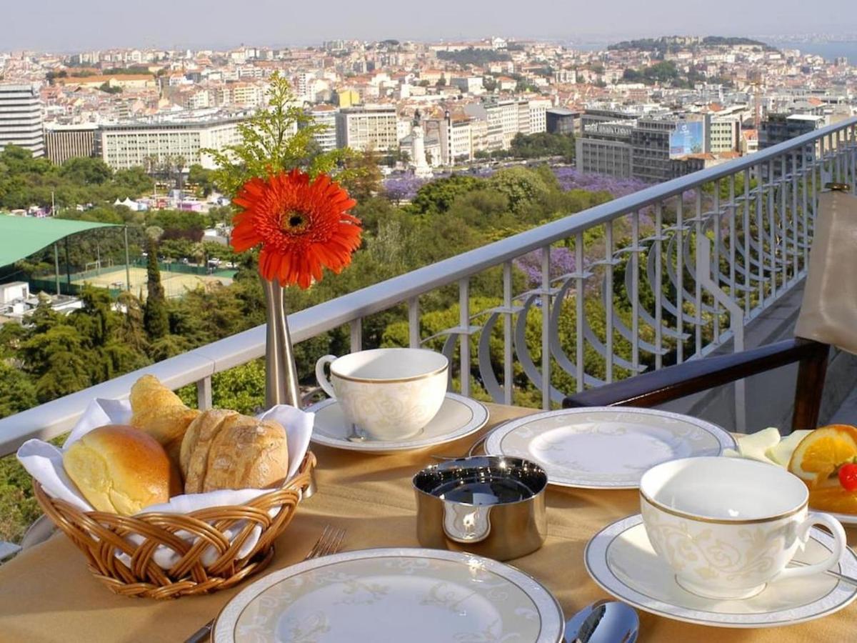 Quarto Superior com 2 Camas de Solteiro e Terraço