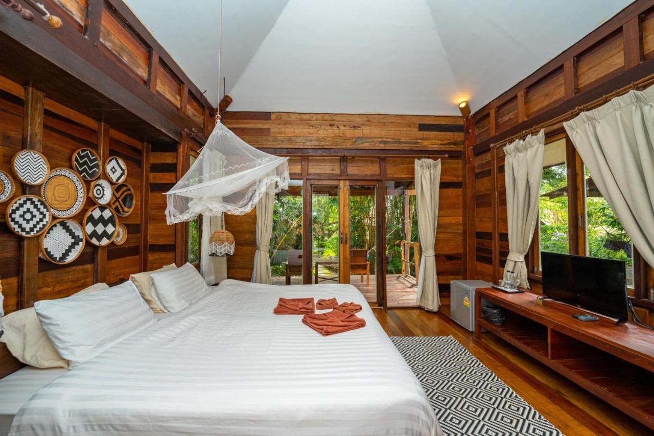 Deluxe Bungalow with Garden View