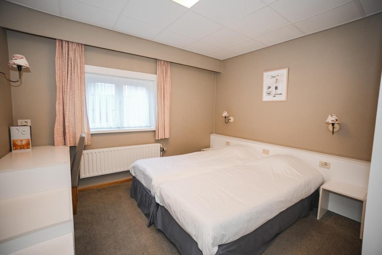 Small Standard Room,1334211818:JPEG