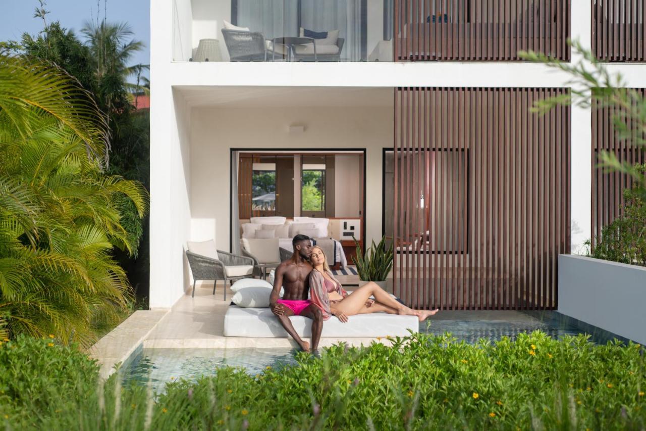 Suite Junior Aqua con vistas a la piscina Swim-Up