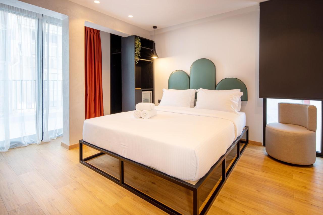 Deluxe Queen Room with Acropolis View Balcony