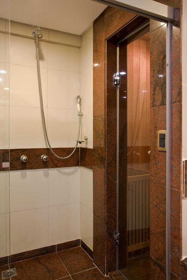Presidential Suite with Sauna and Hot Tub (1 Double Bed)