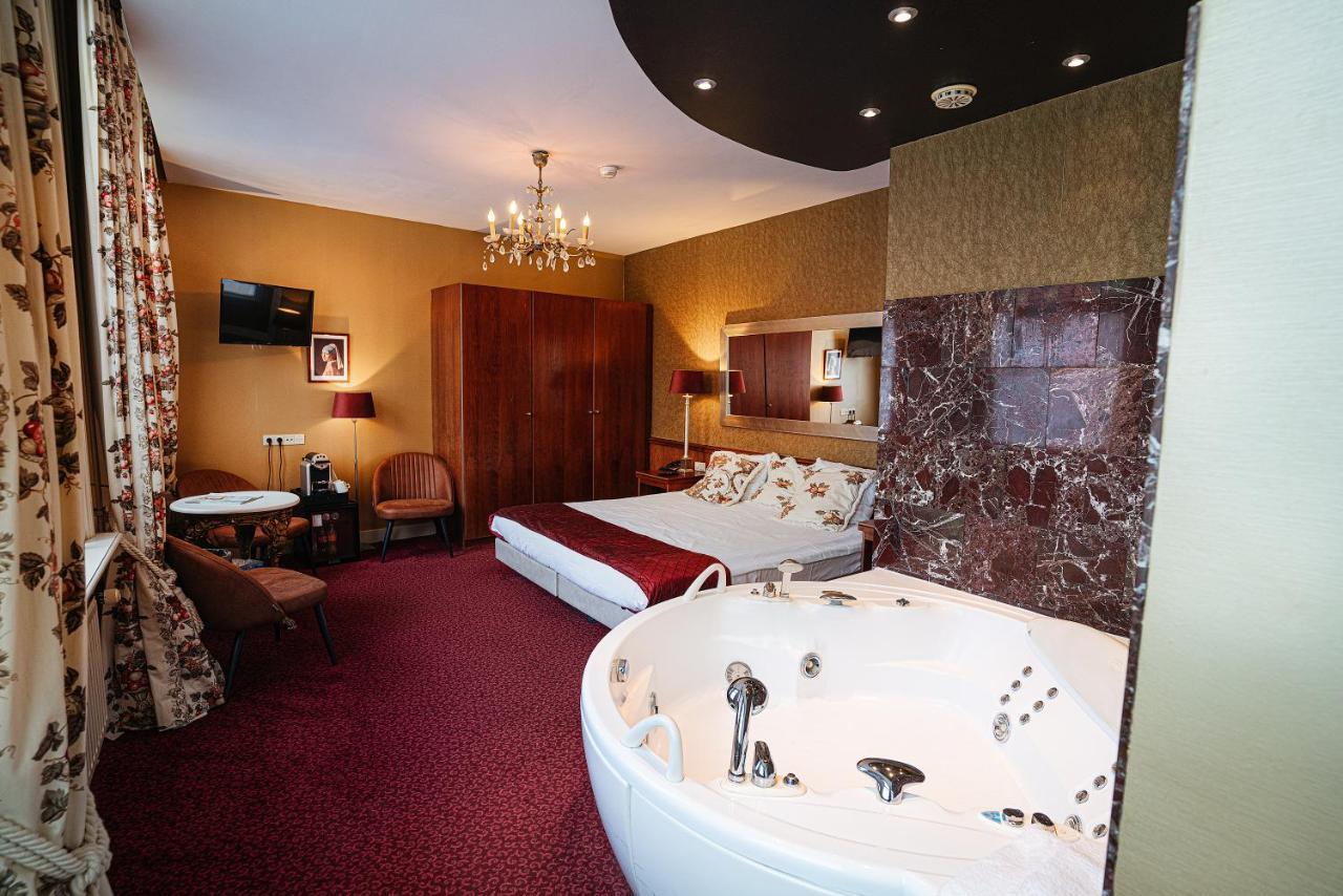Executive Suite,1368525851:JPEG