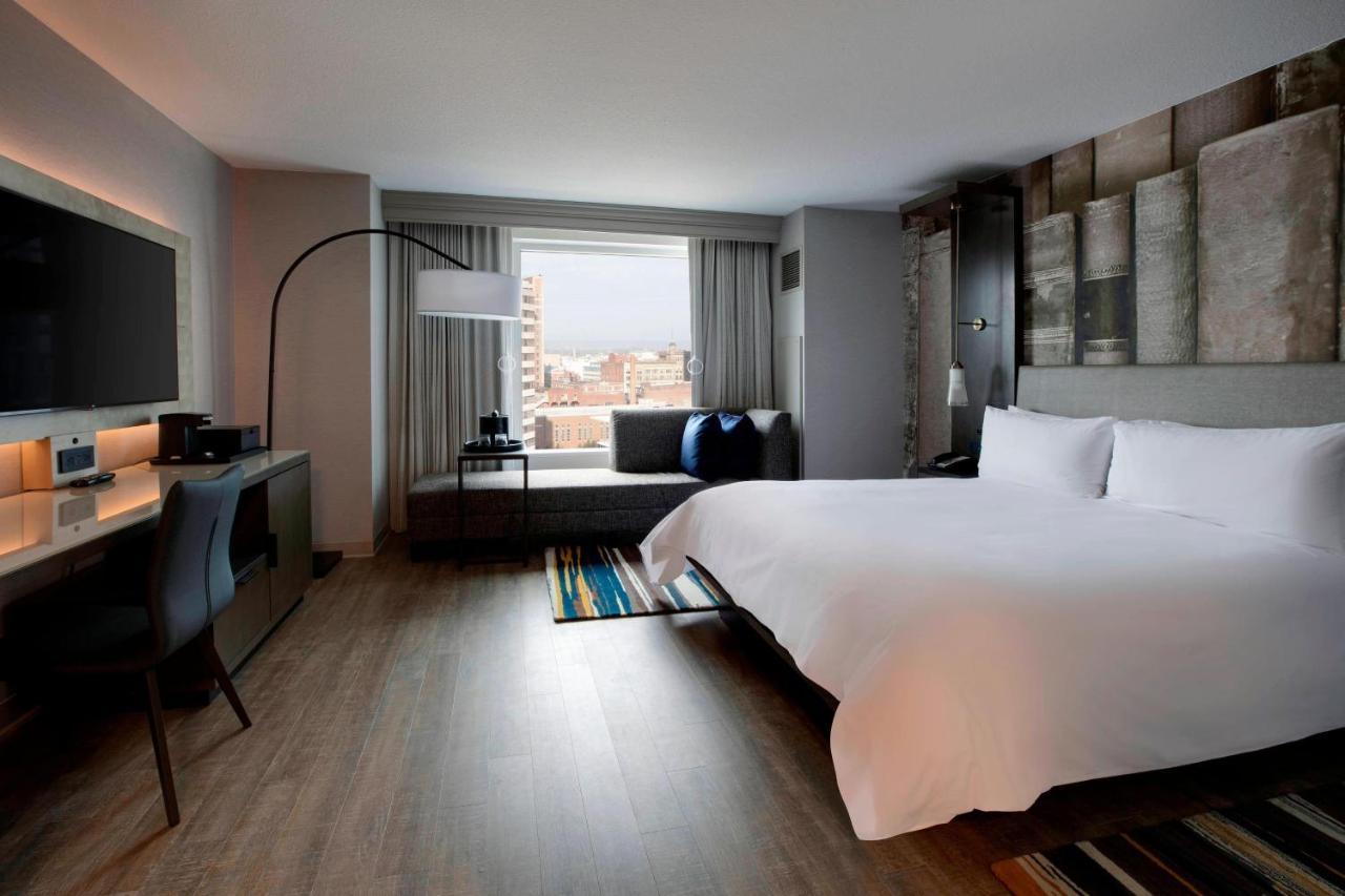 1 King Bed Cityscape Guest Room