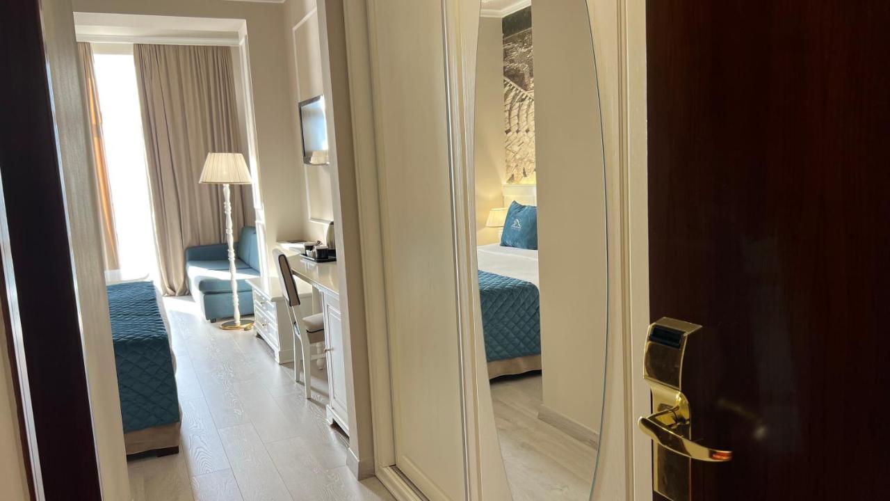 Executive King Room Sofa Bed