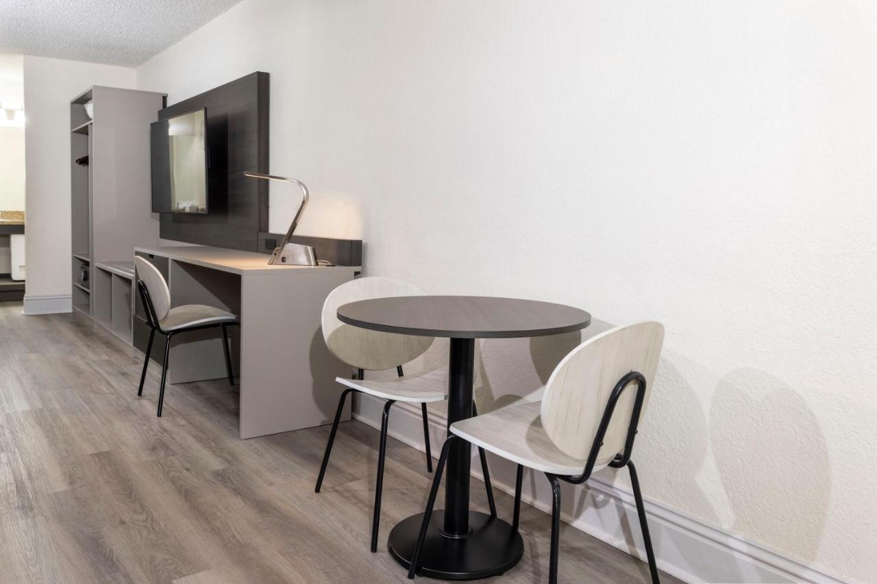Premium King Suite