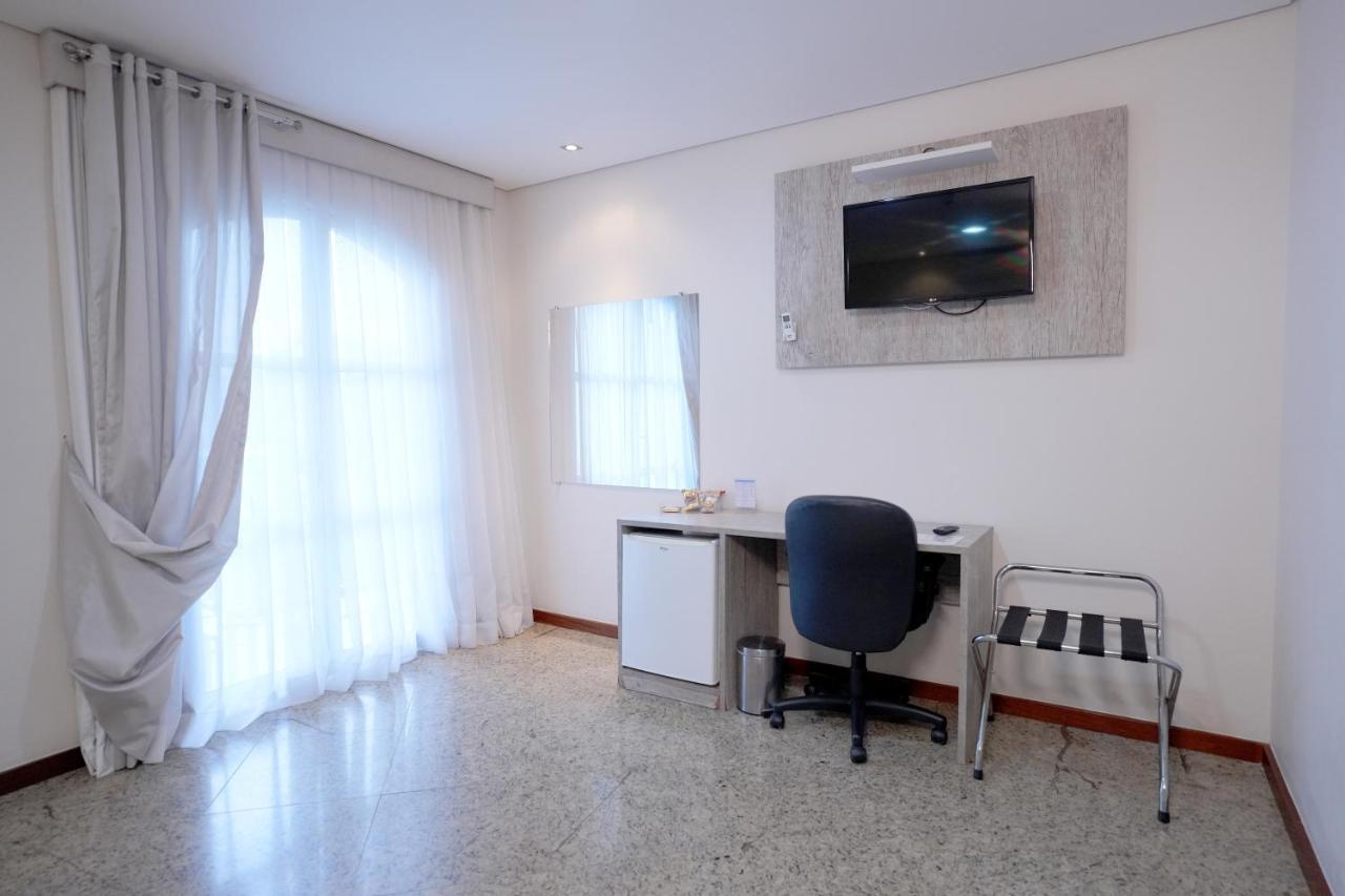 Quarto Deluxe (2 Adultos + 1 Criança)