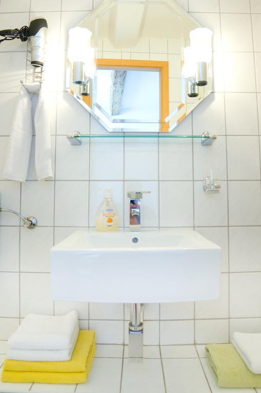 Single Room,136874415:JPEG