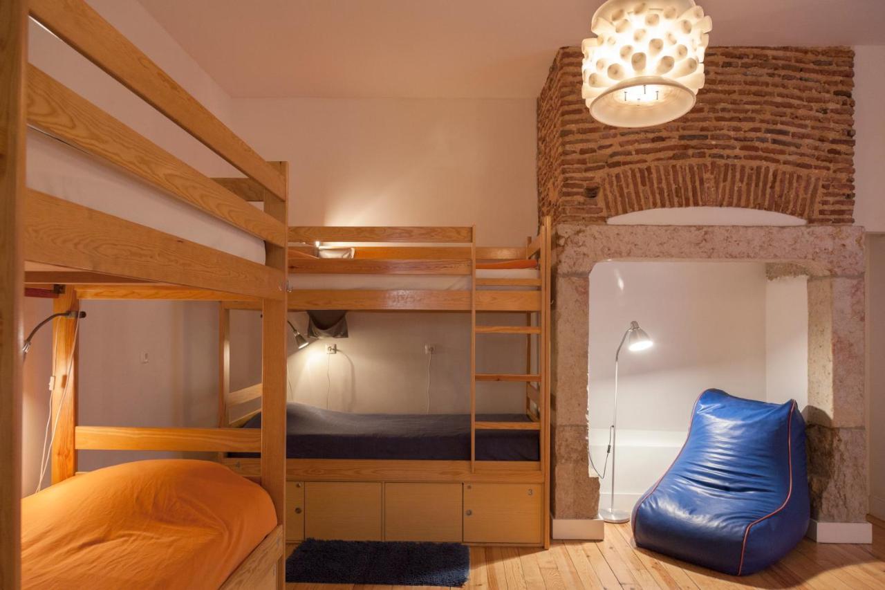 Posto Letto in Dormitorio con 6 Letti