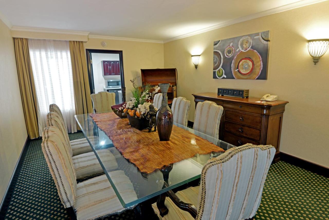 Executive lounge access 1 Bedroom Presidential Suite