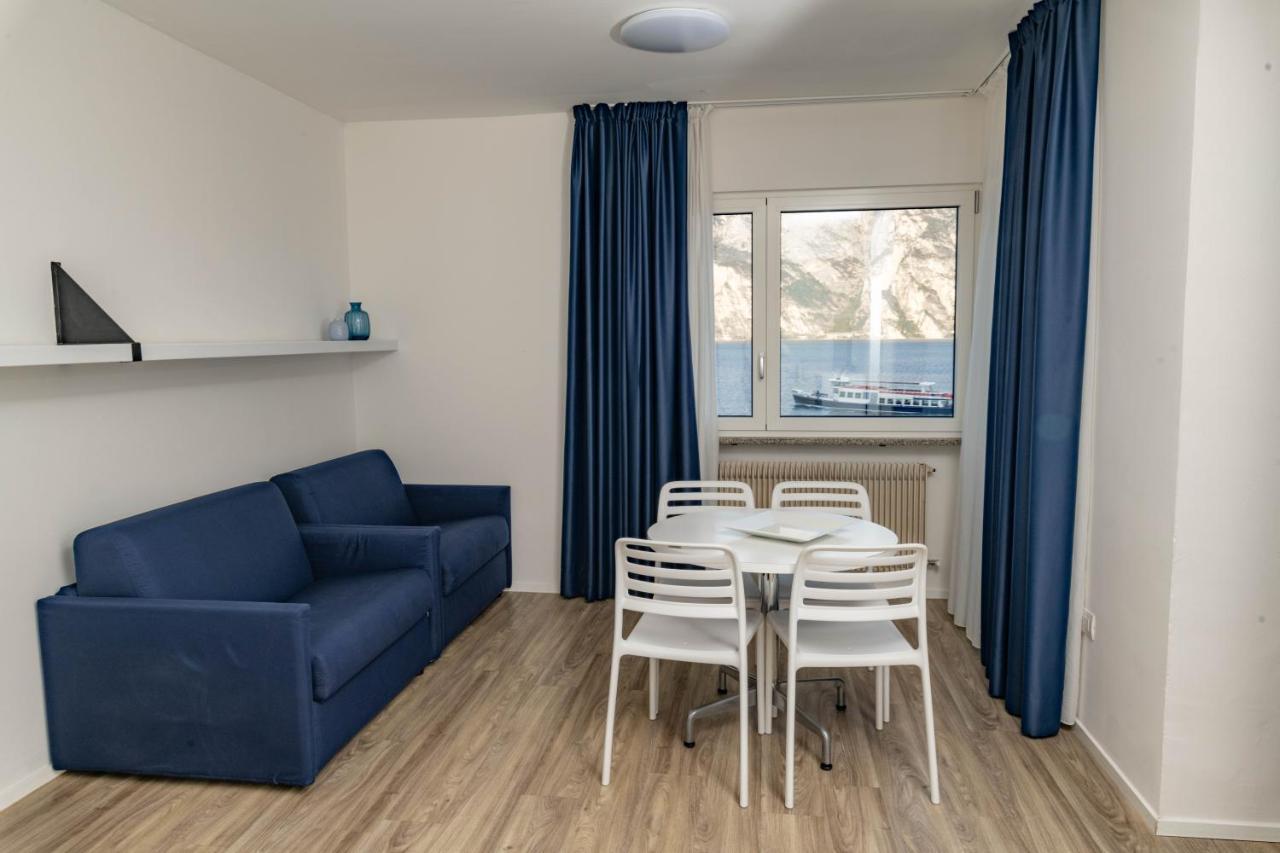 Studio with Lake View,1382495234:JPEG