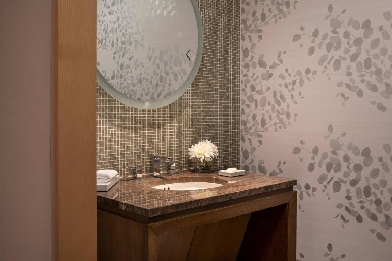 Executive Suite, Club Lounge Access,1539687907:JPEG