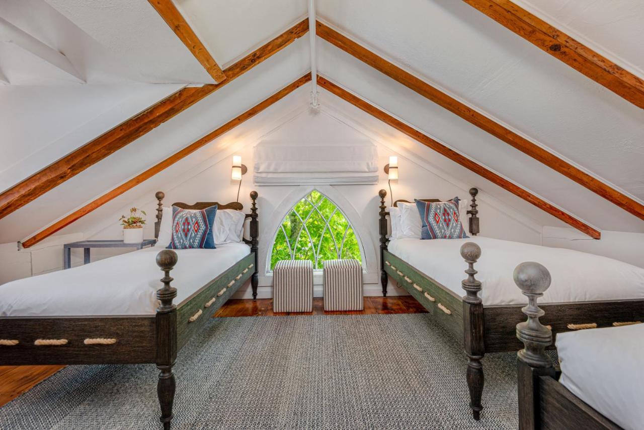 Three Single Beds with Shared Bathroom,1417500459:JPEG