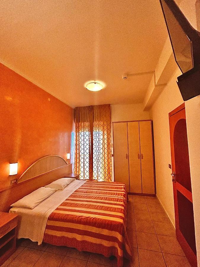 Double or Twin Room,1402917761:JPEG