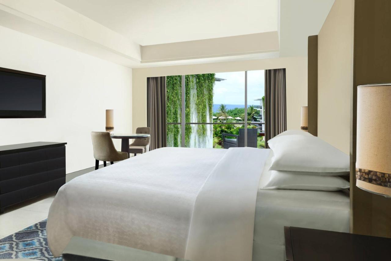 Guest Room Partial Ocean View, 1 King Bed (suitable for 2 adults & 2 children below 12 y.o. or 3 adults with Extra Bed),1403052422:JPEG