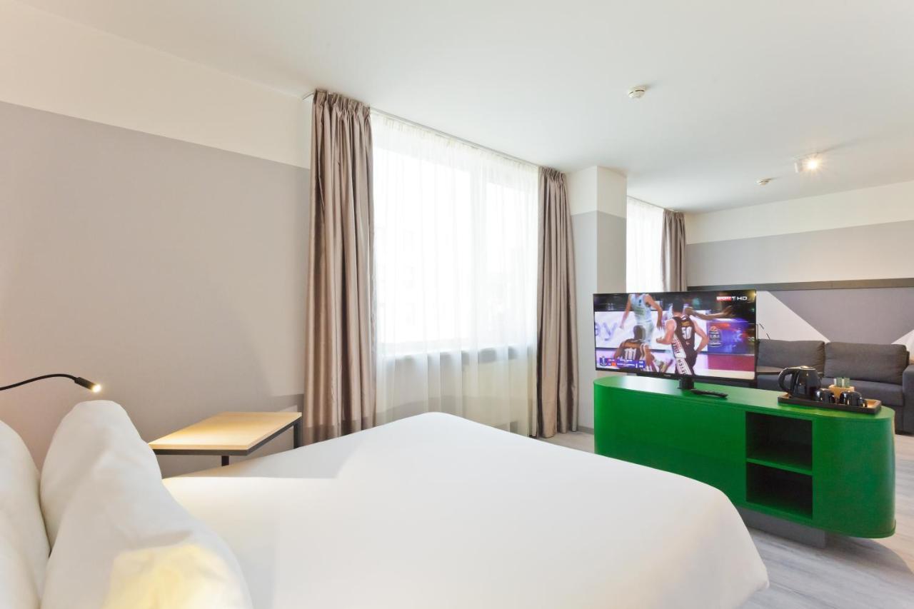 Room with Queen Bed and Sofa Bed,1403696429:JPEG