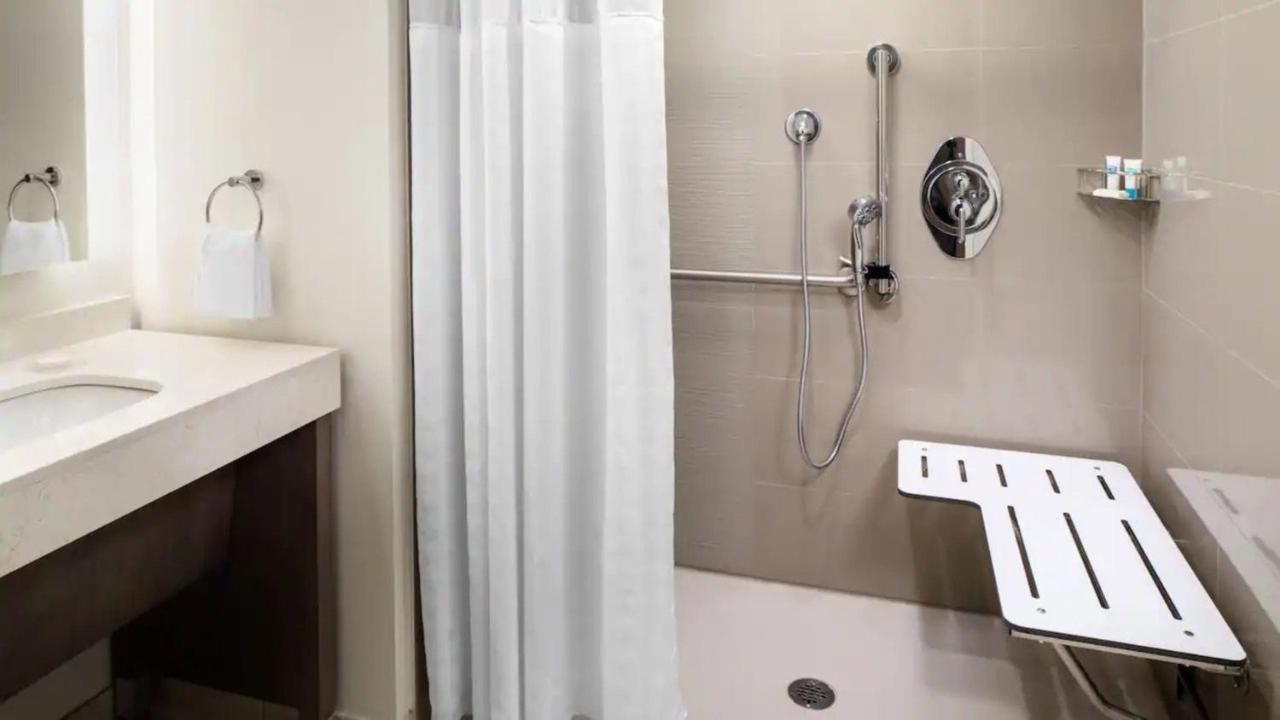 King Room Sofa Bed Roll Shower Disability Access,1244305675:JPEG