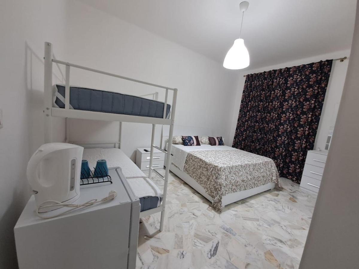 Camera Quadrupla con Bagno in Comune