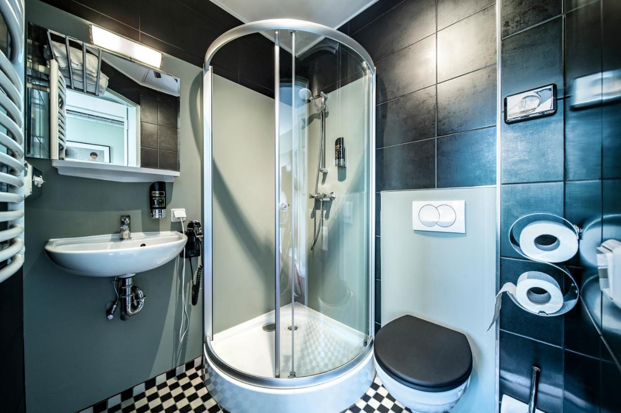 Quarto com 2 Camas de Solteiro e Varanda