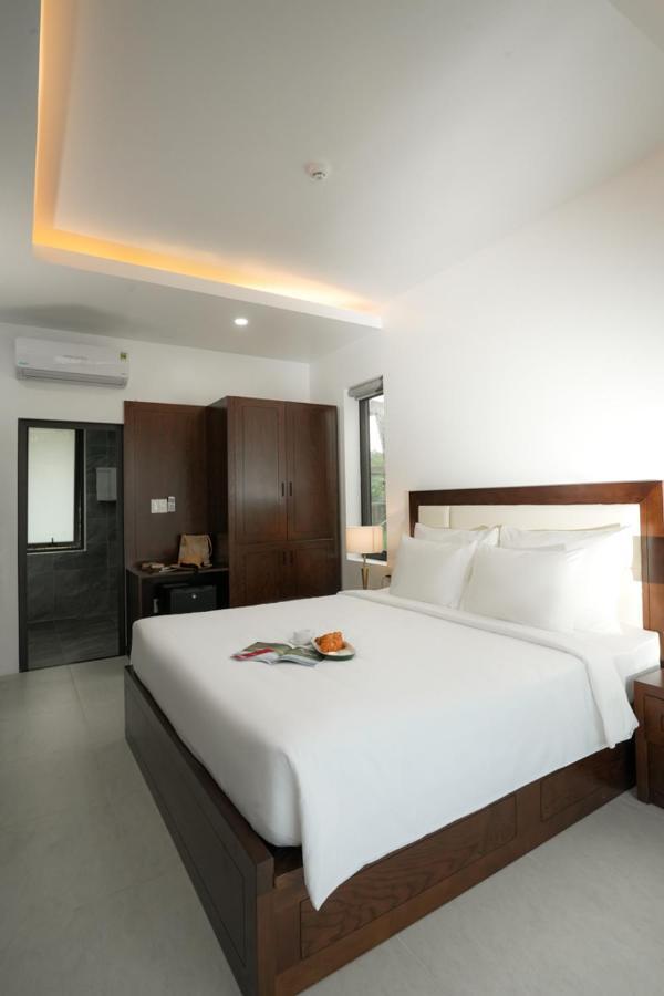 Deluxe Double or Twin Room with Pool View