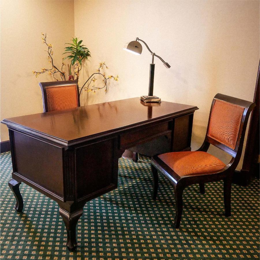 Executive lounge access 1 Bedroom Presidential Suite