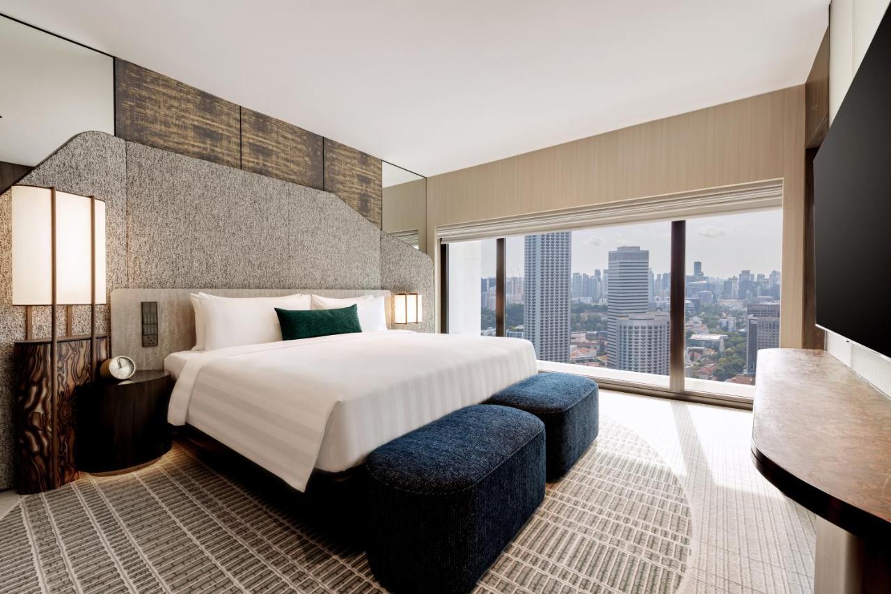 Suite Premier con cama extragrande, vistas a la ciudad y acceso al salón